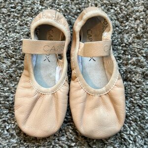 Toddler girls ballet pink Capezio ballet shoes size 8 1/2 W